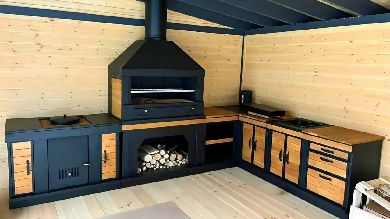 Металлическая уличная кухня с грилями
